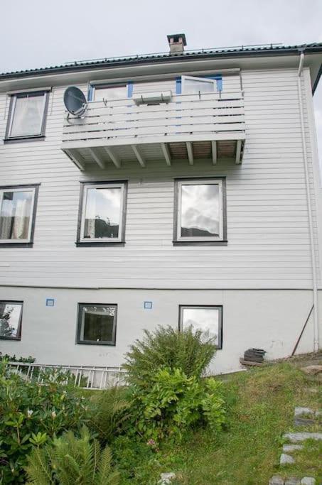 Modern Apartment With Free Parking 베르겐 외부 사진